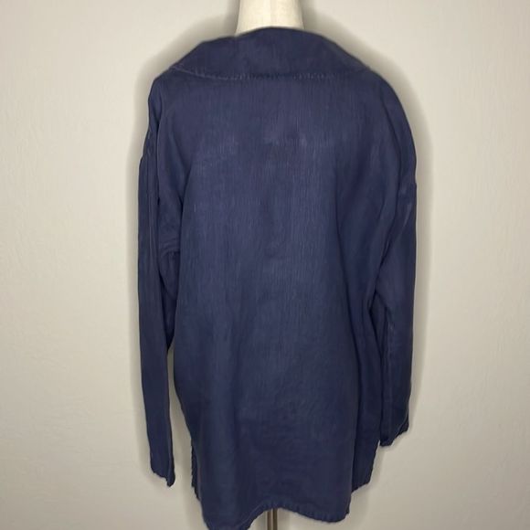 RUSS BERENS MALIBU linen long sleeve button down shirt in a washed navy - Picture 5 of 12